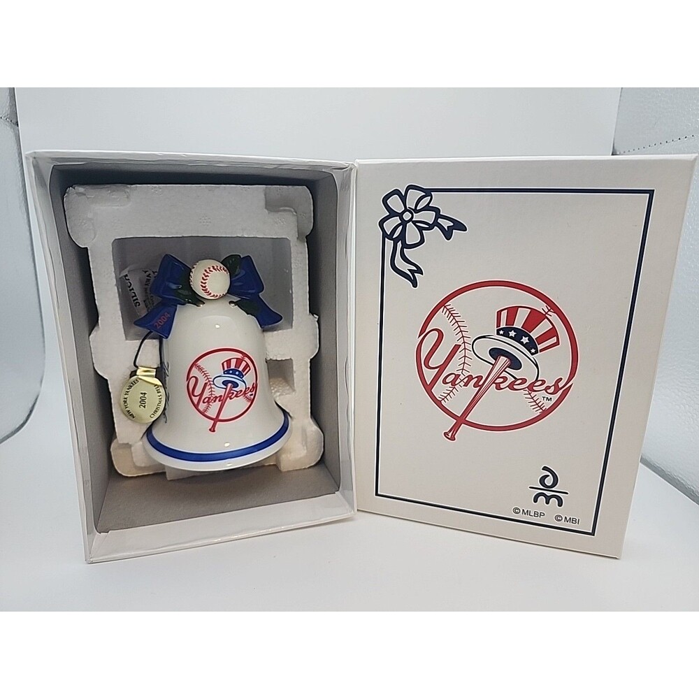 Danbury Mint New York Yankees Santa Claus Christmas Bell Ornament 2004 New